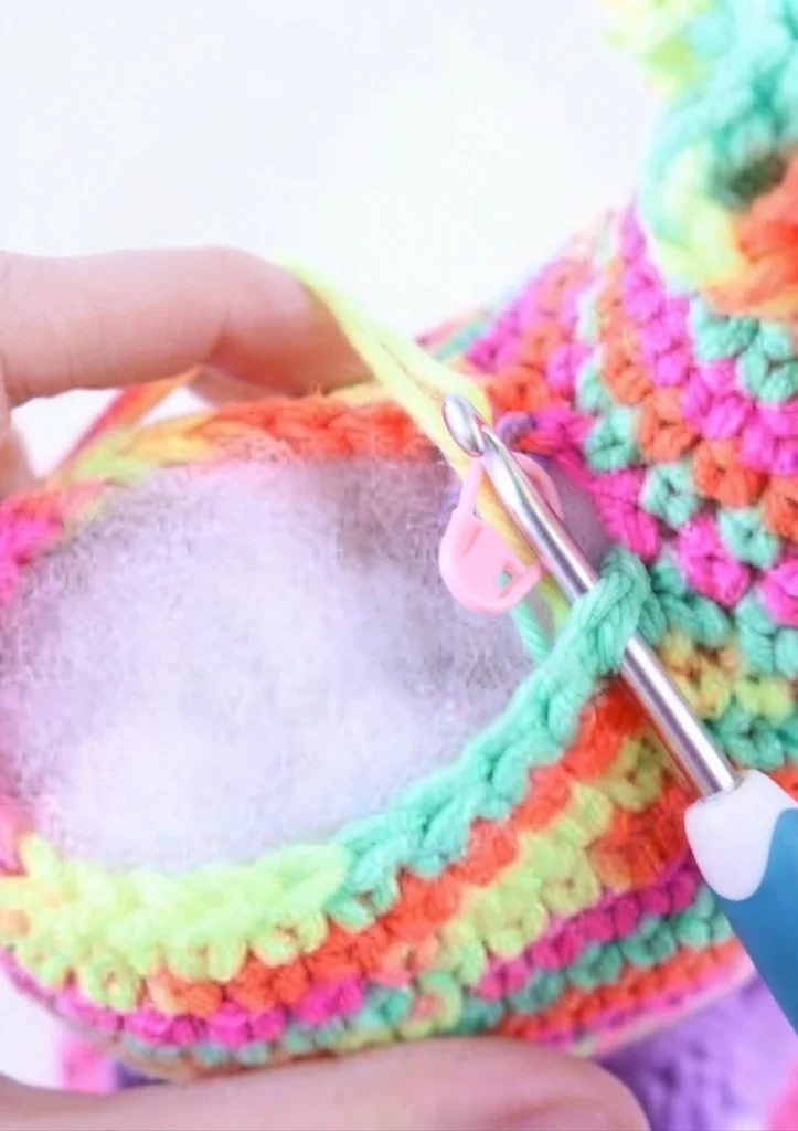 Clown Amigurumi Doll - Free Crochet Pattern - crochet detail