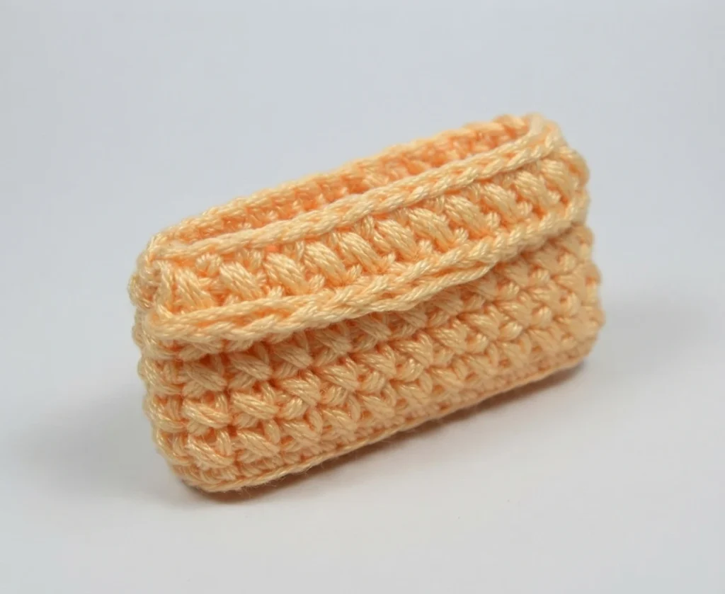 How to Crochet a Mummy phone case - PATRONES VALHALLA: Free crochet patterns - crochet detail