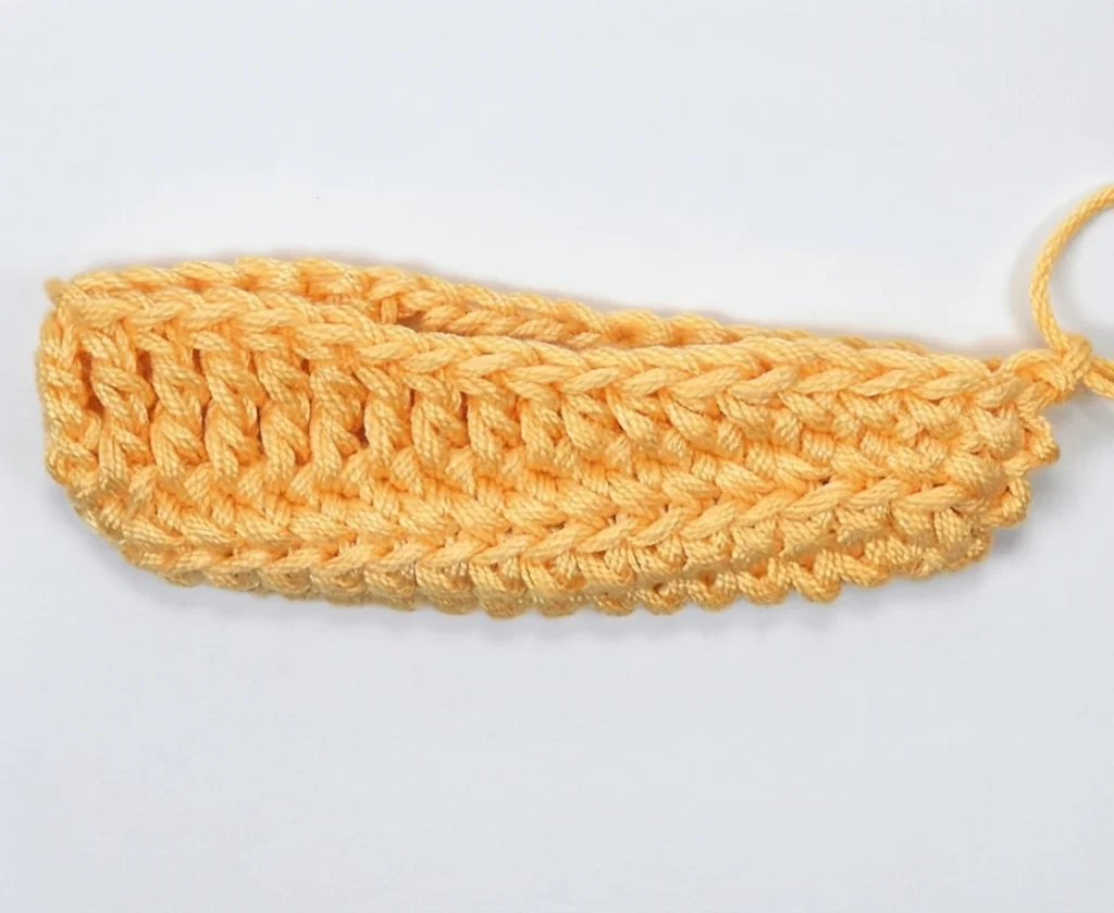 How to Crochet a Mummy phone case - PATRONES VALHALLA: Free crochet patterns - crochet detail