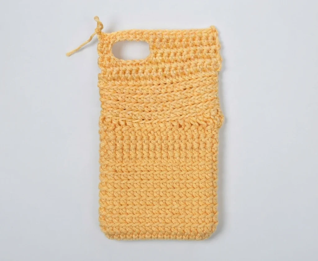 How to Crochet a Mummy phone case - PATRONES VALHALLA: Free crochet patterns - crochet detail