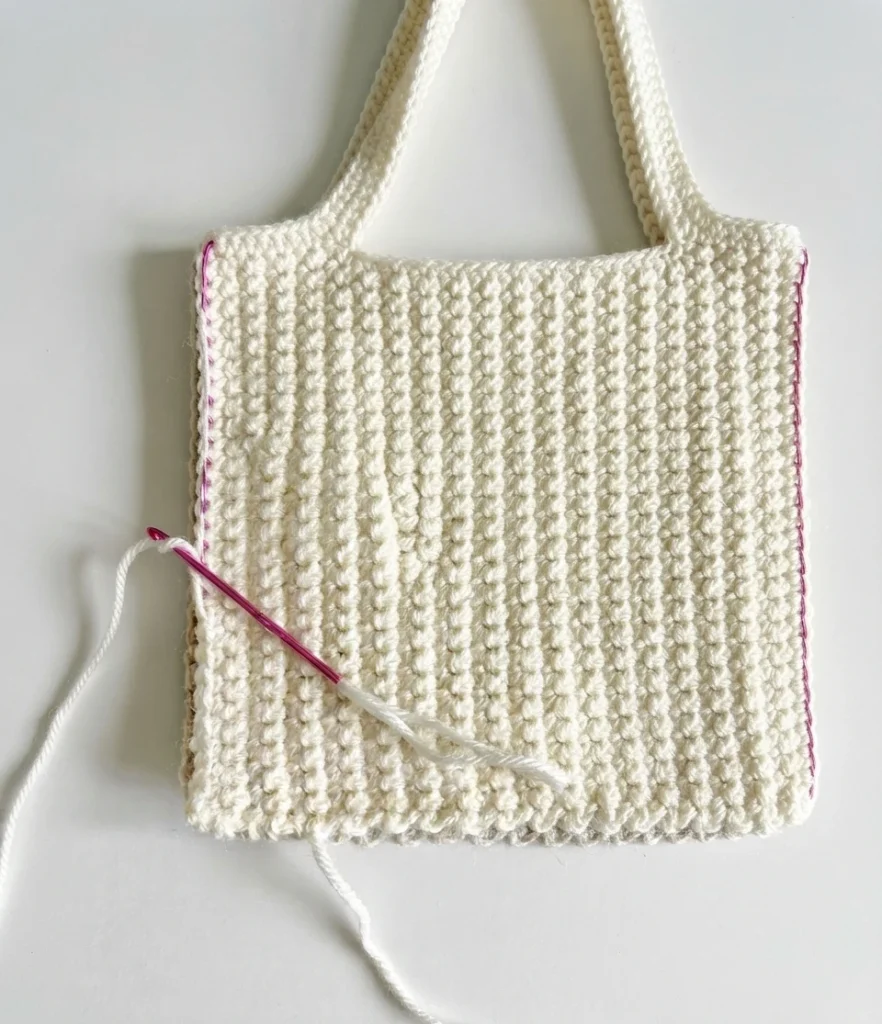 The Retro Butterfly Day Bag Crochet Pattern - crochet detail