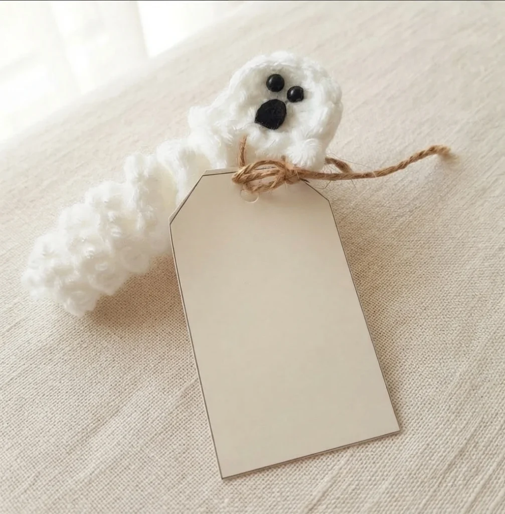 FREE Ghost Worry Worm Crochet Pattern [Not-So-Spooky!] - crochet detail