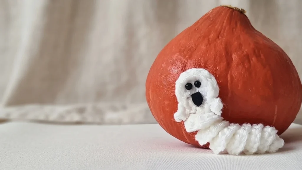 FREE Ghost Worry Worm Crochet Pattern [Not-So-Spooky!] - crochet detail