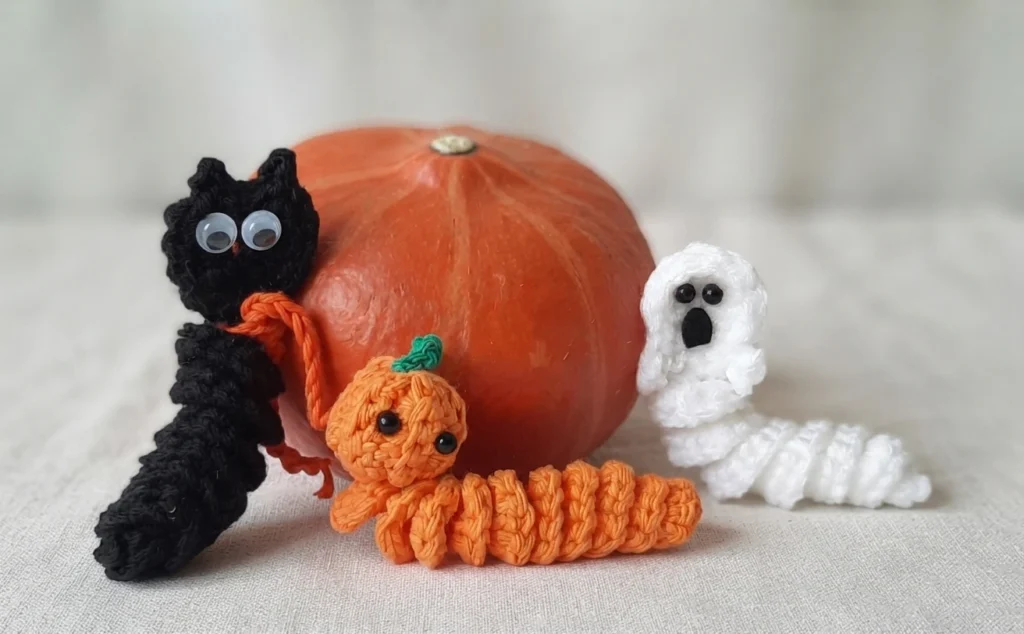FREE Ghost Worry Worm Crochet Pattern [Not-So-Spooky!] - crochet detail