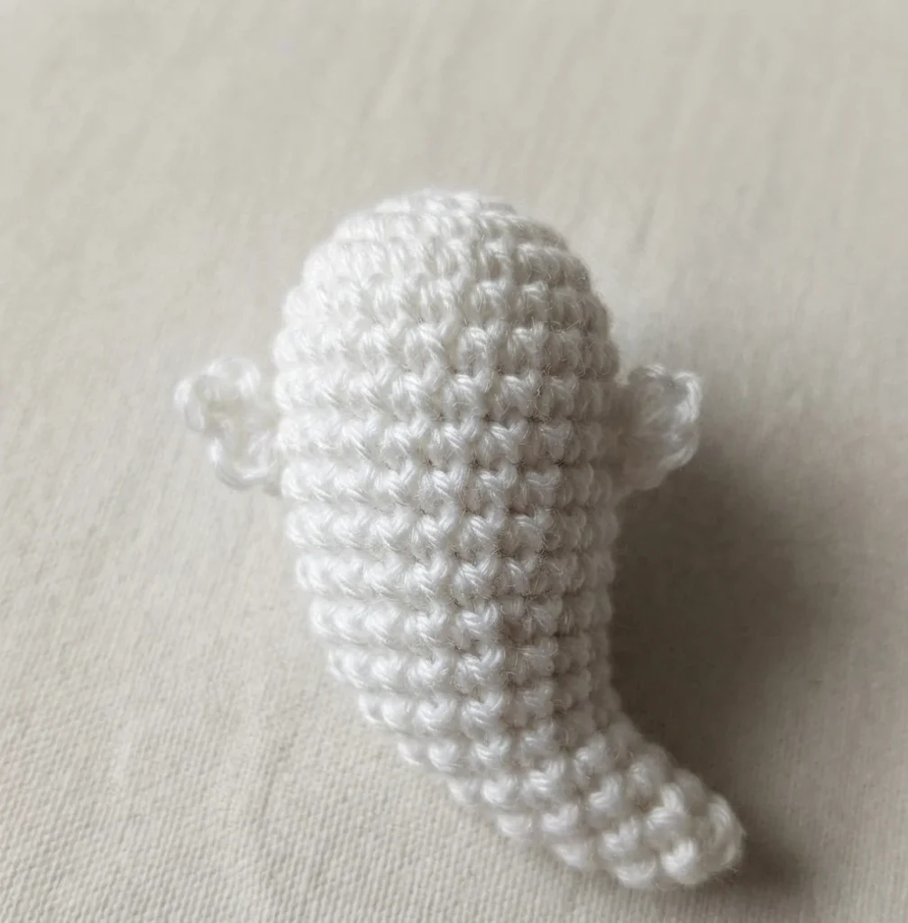 FREE Ghost Worry Worm Crochet Pattern [Not-So-Spooky!] - crochet detail