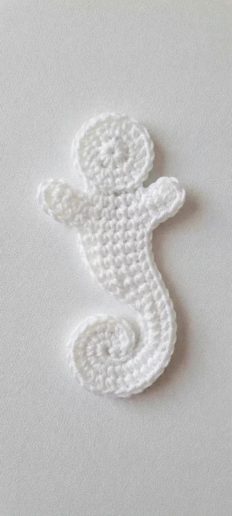 FREE Ghost Worry Worm Crochet Pattern [Not-So-Spooky!] - crochet detail