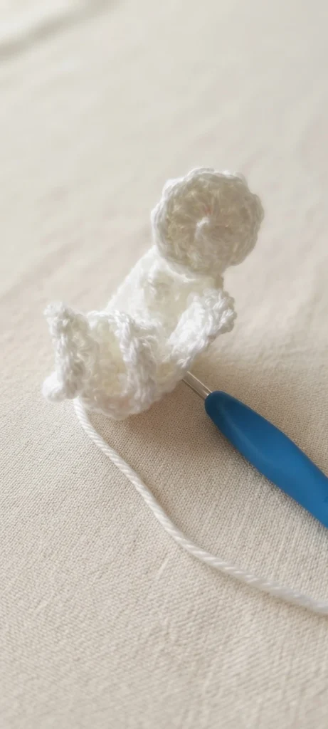 FREE Ghost Worry Worm Crochet Pattern [Not-So-Spooky!] - crochet detail