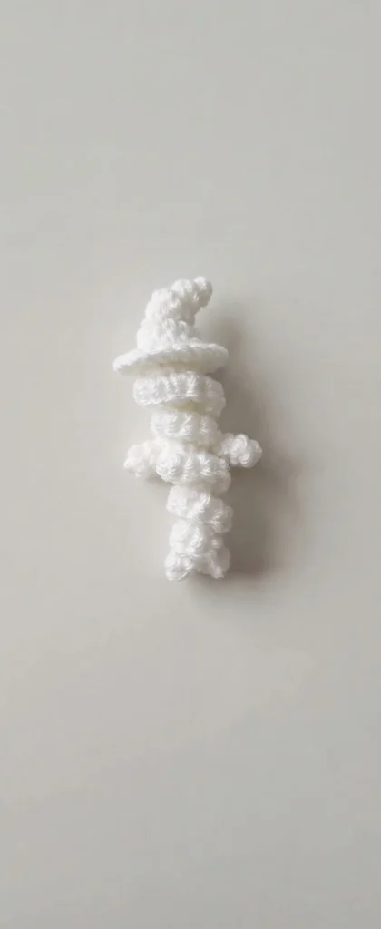 FREE Ghost Worry Worm Crochet Pattern [Not-So-Spooky!] - crochet detail
