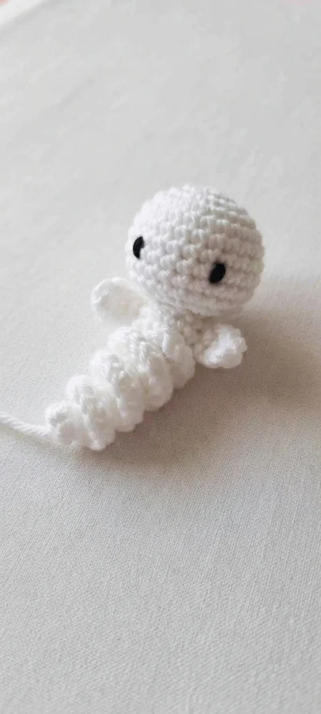 FREE Ghost Worry Worm Crochet Pattern [Not-So-Spooky!] - crochet detail