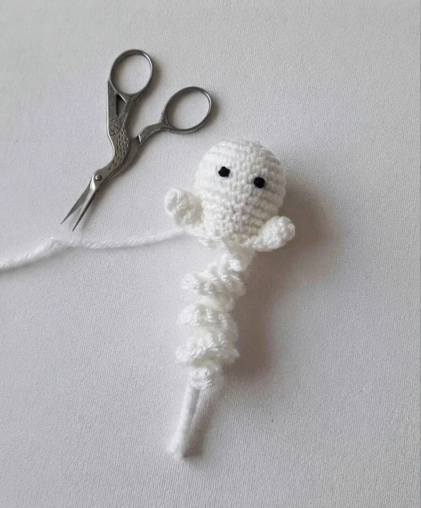 FREE Ghost Worry Worm Crochet Pattern [Not-So-Spooky!] - crochet detail
