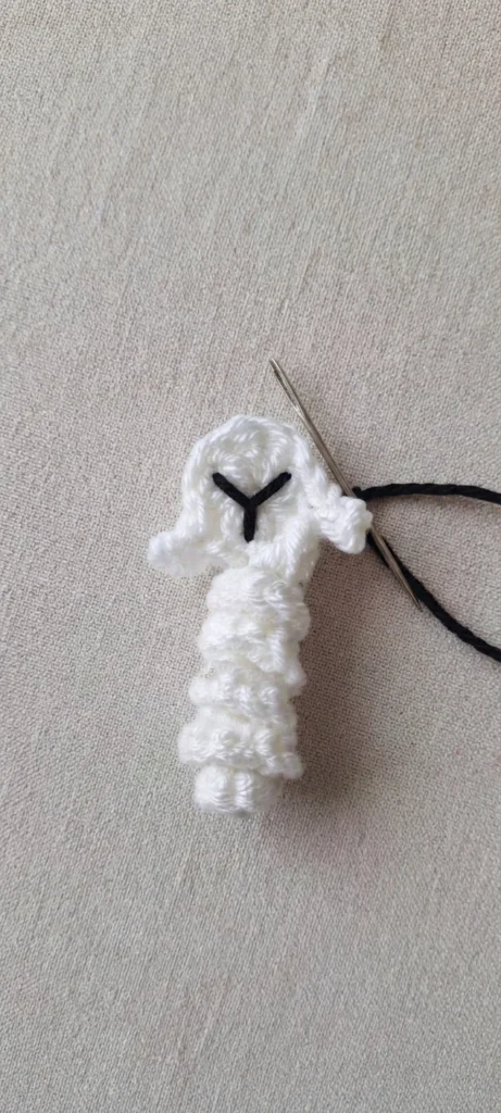 FREE Ghost Worry Worm Crochet Pattern [Not-So-Spooky!] - crochet detail