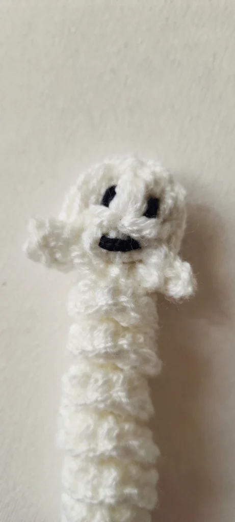 FREE Ghost Worry Worm Crochet Pattern [Not-So-Spooky!] - crochet detail