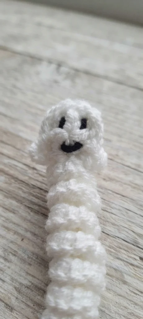 FREE Ghost Worry Worm Crochet Pattern [Not-So-Spooky!] - crochet detail