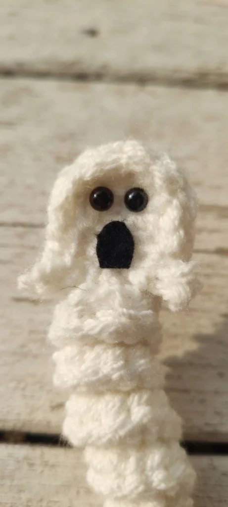 FREE Ghost Worry Worm Crochet Pattern [Not-So-Spooky!] - crochet detail