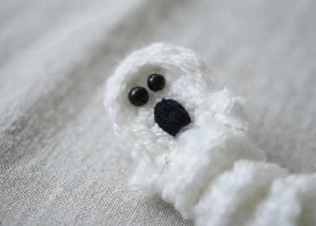 FREE Ghost Worry Worm Crochet Pattern [Not-So-Spooky!] - crochet detail